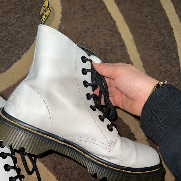 White lace-up Doc Martens - Picture 2 of 5